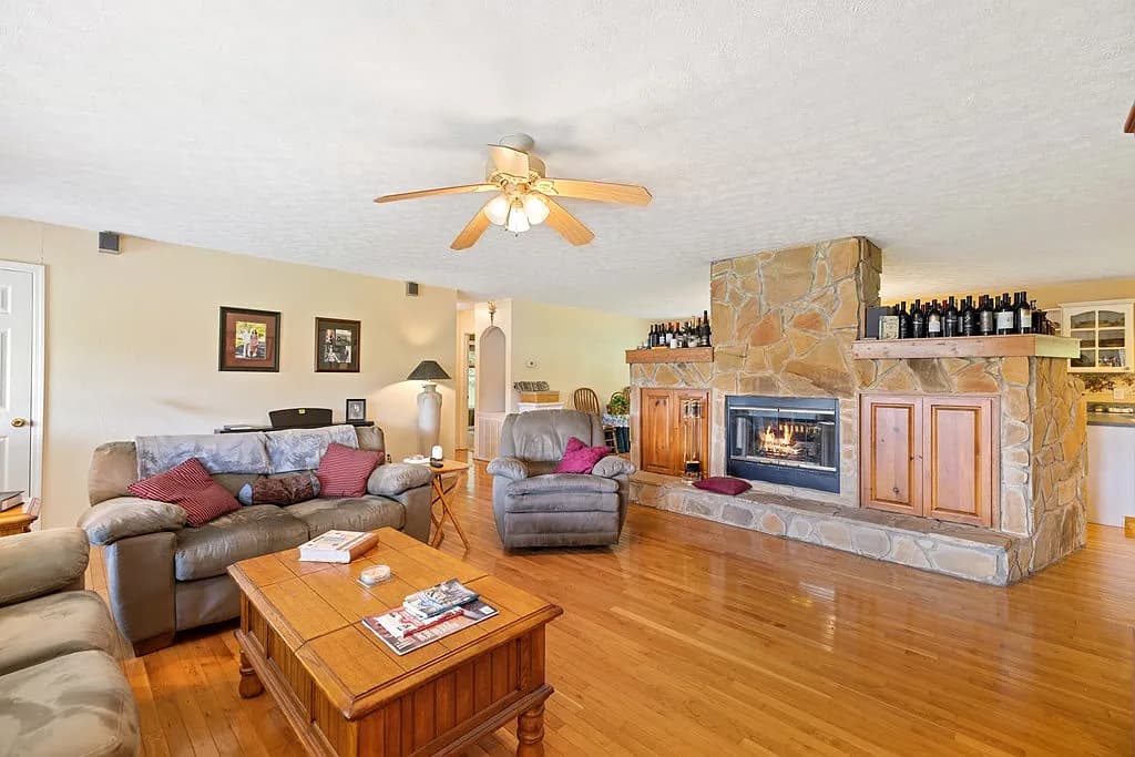 1415 eagle mountain 8.webp