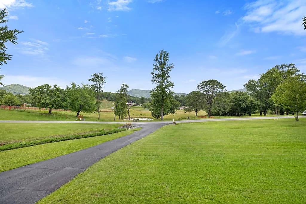 1451 Eagle Mountain 4.webp