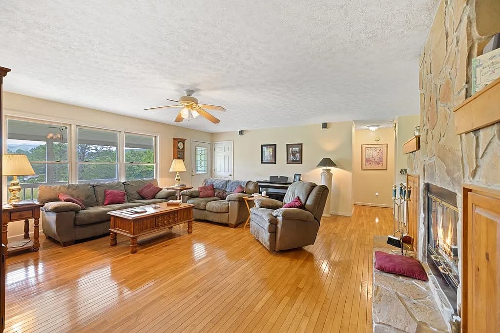 1451 eagle mountain 10.webp