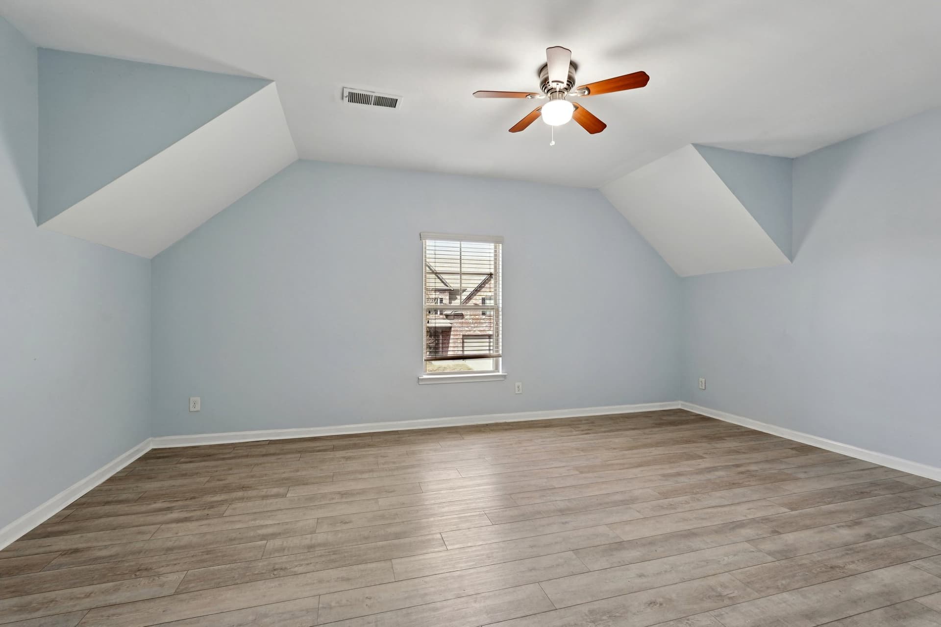 46-web-or-mls-Breckinridge Ln-S2503-046.jpg