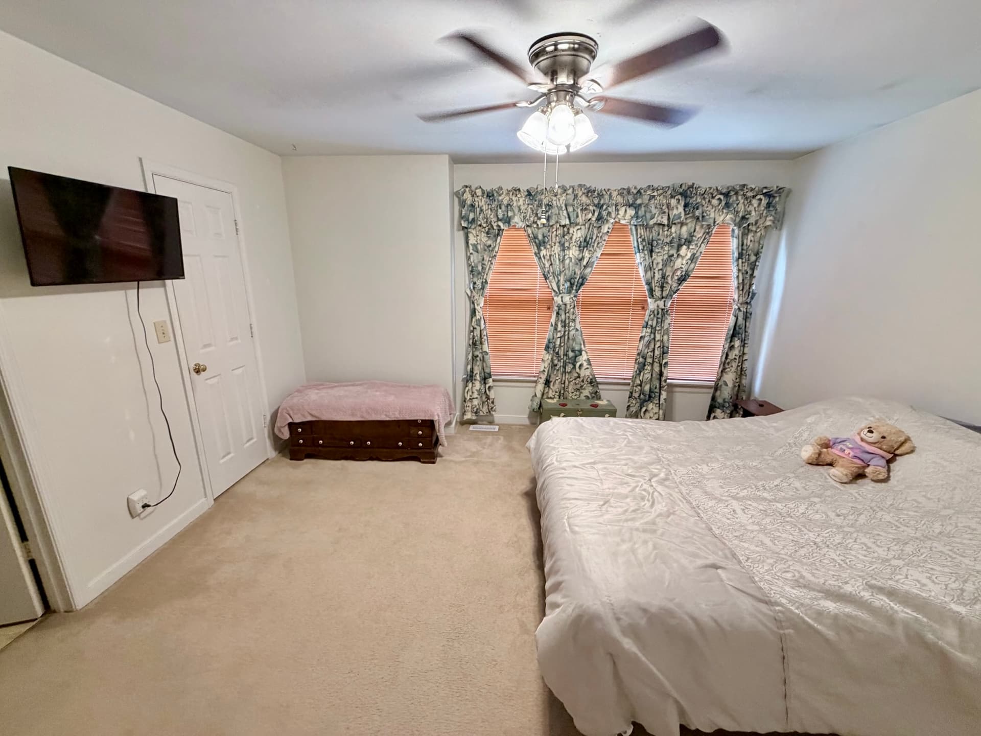 Primary Bedroom 4.JPG