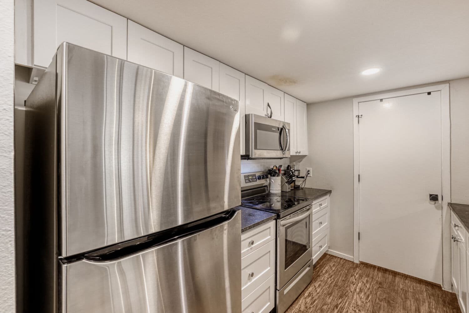 23551 Genesee Village Road H - Web Quality - 005 - 05 Kitchen.jpg