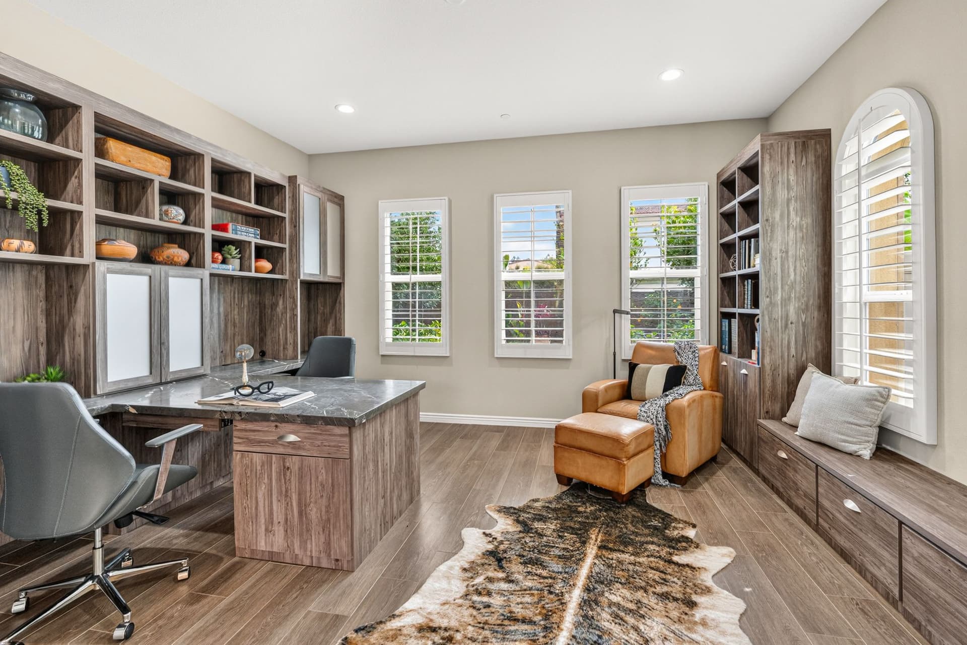 A9M_036_817 Dolphin Cir.jpg