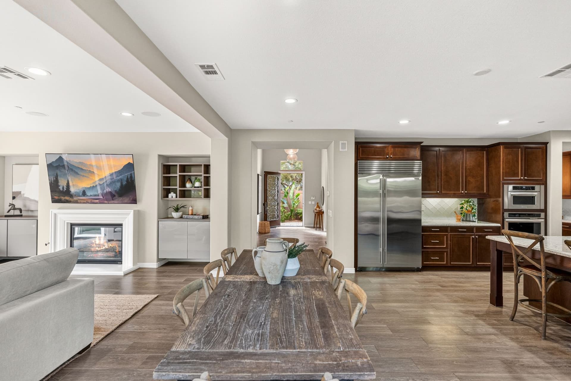 A9M_042_817 Dolphin Cir.jpg