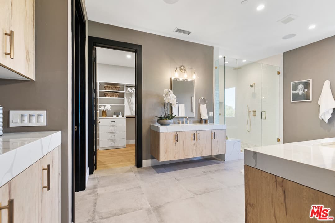 master-bath-20-665508_24_0.jpg