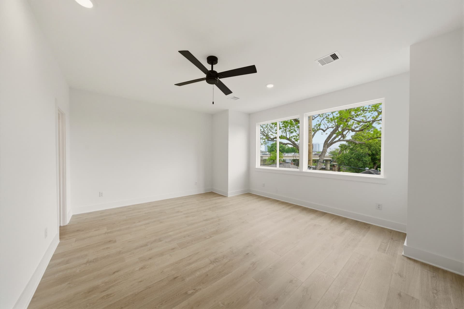 21-web-or-mls-020_1512 Barbee St HDR-152.jpg