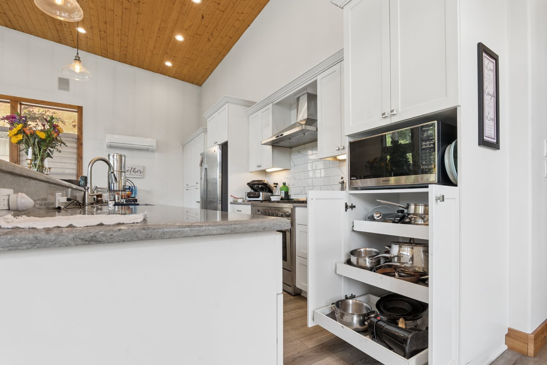 5795 Hubbard Cr Rd - INT-15.JPG