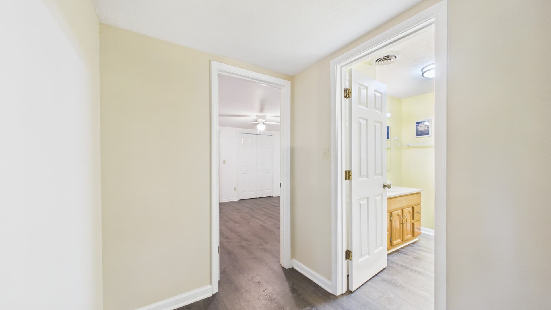 033_HALLWAY LOWER LEVEL.jpg