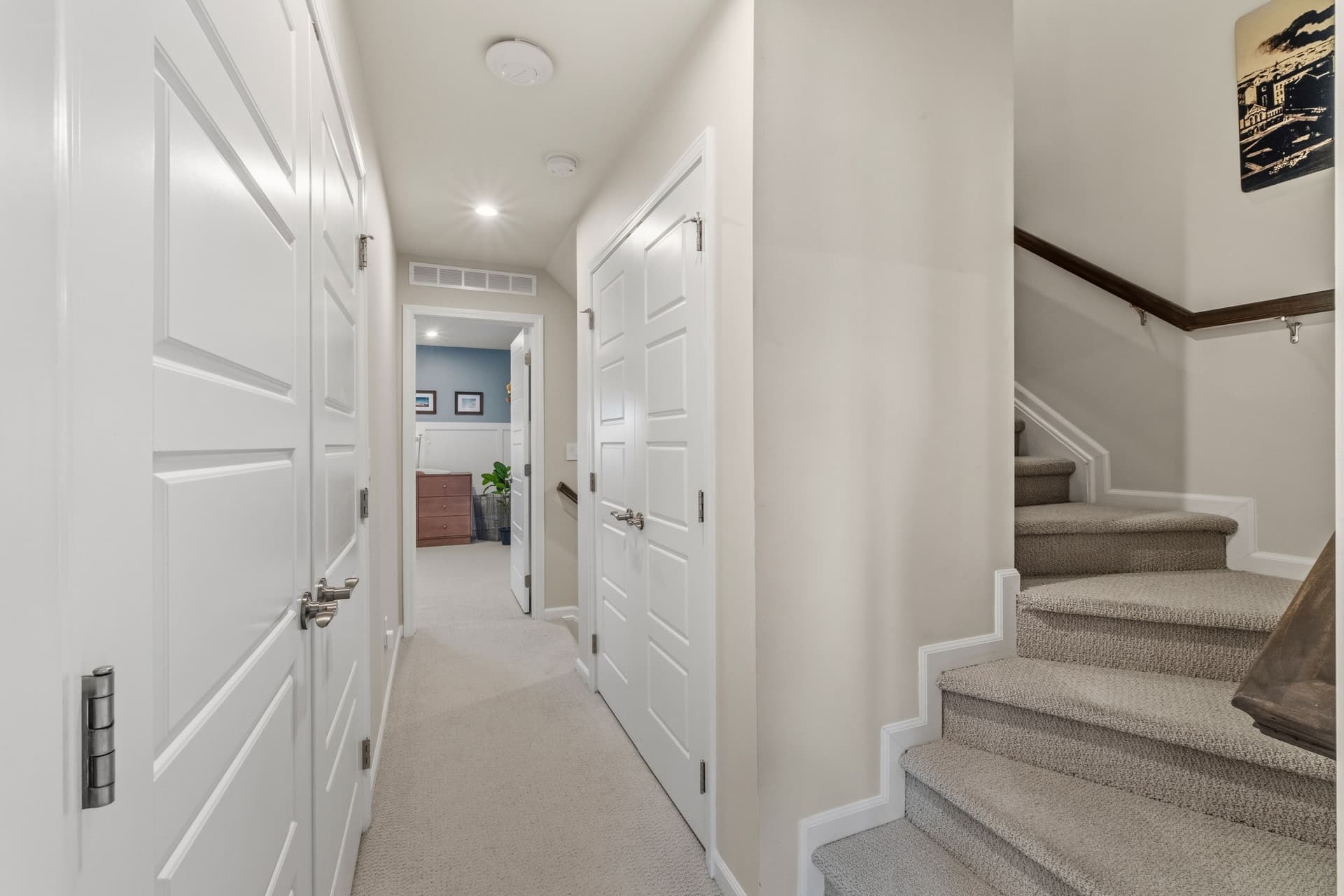 212 S Sydney 3rd Floor Hallway.jpg