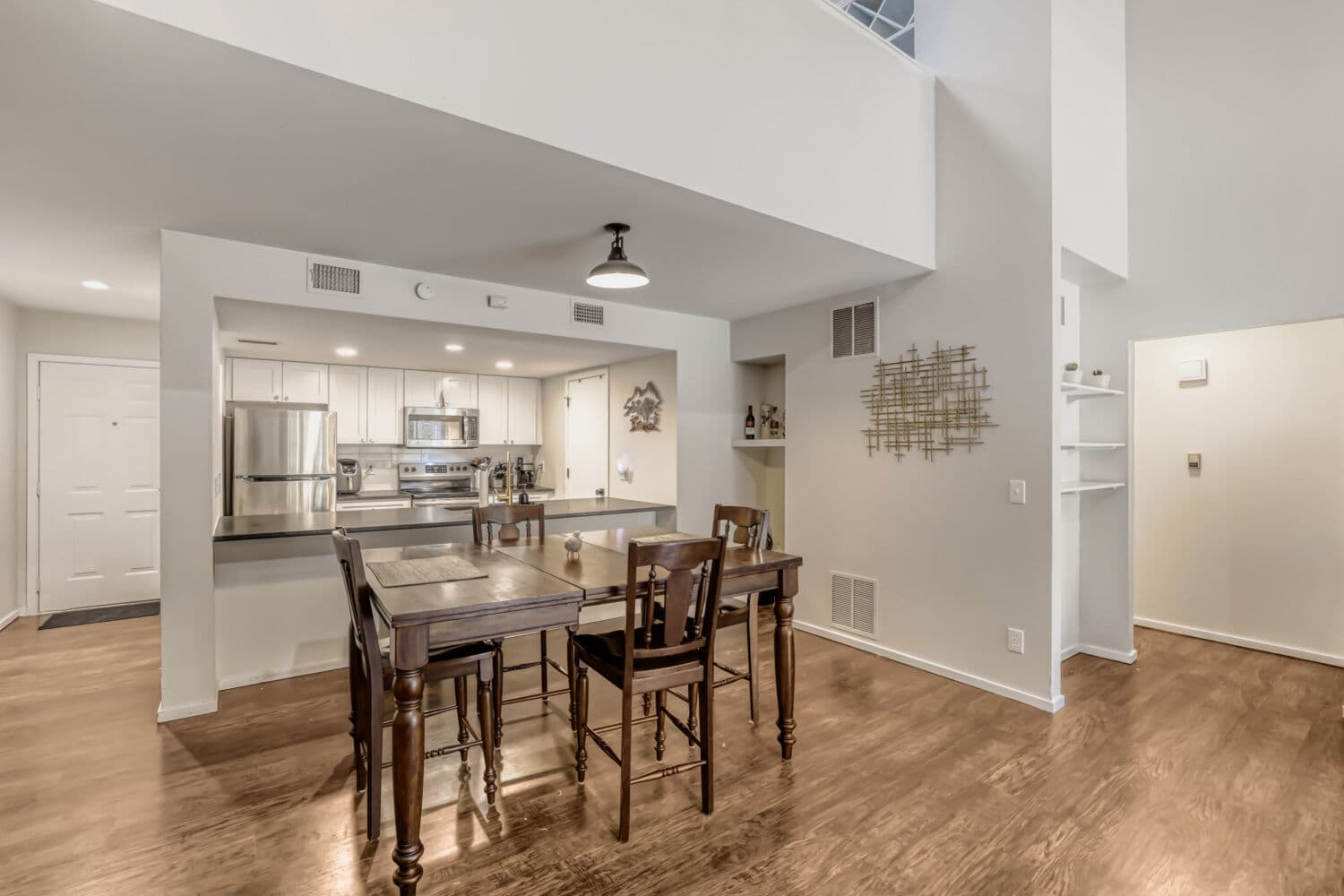 23551 Genesee Village Road H - Web Quality - 007 - 07 Breakfast Area.jpg
