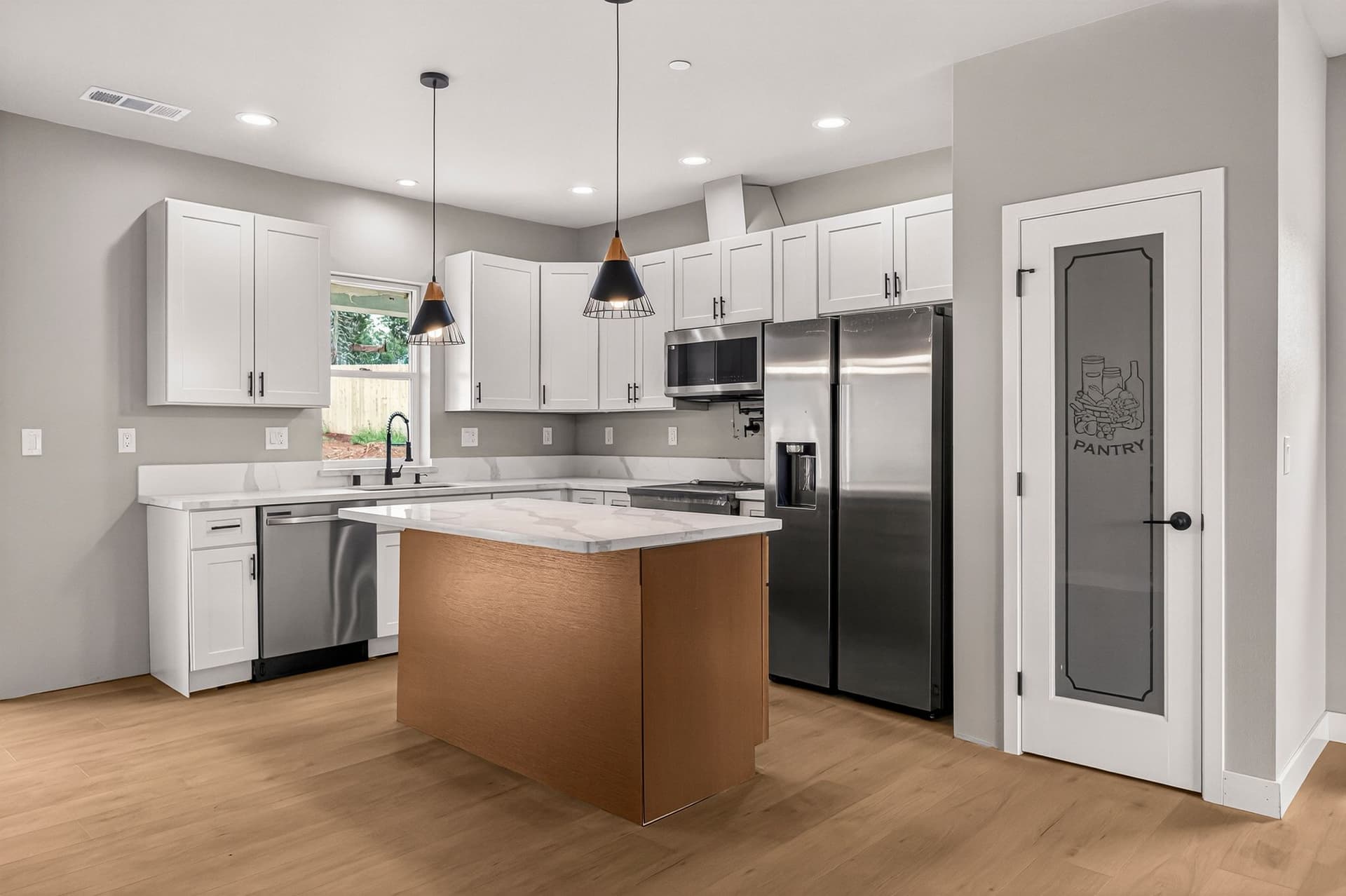 14259 Sherwood Cir - 016(Photos).jpg