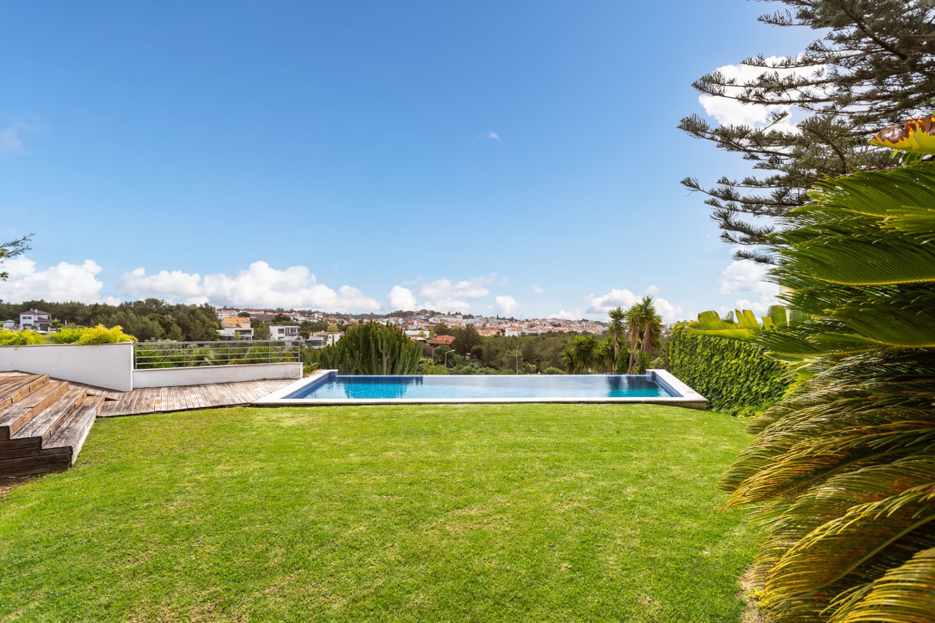 Apartamento-cascais-t2-luxo-piscina-infinita-1.jpg