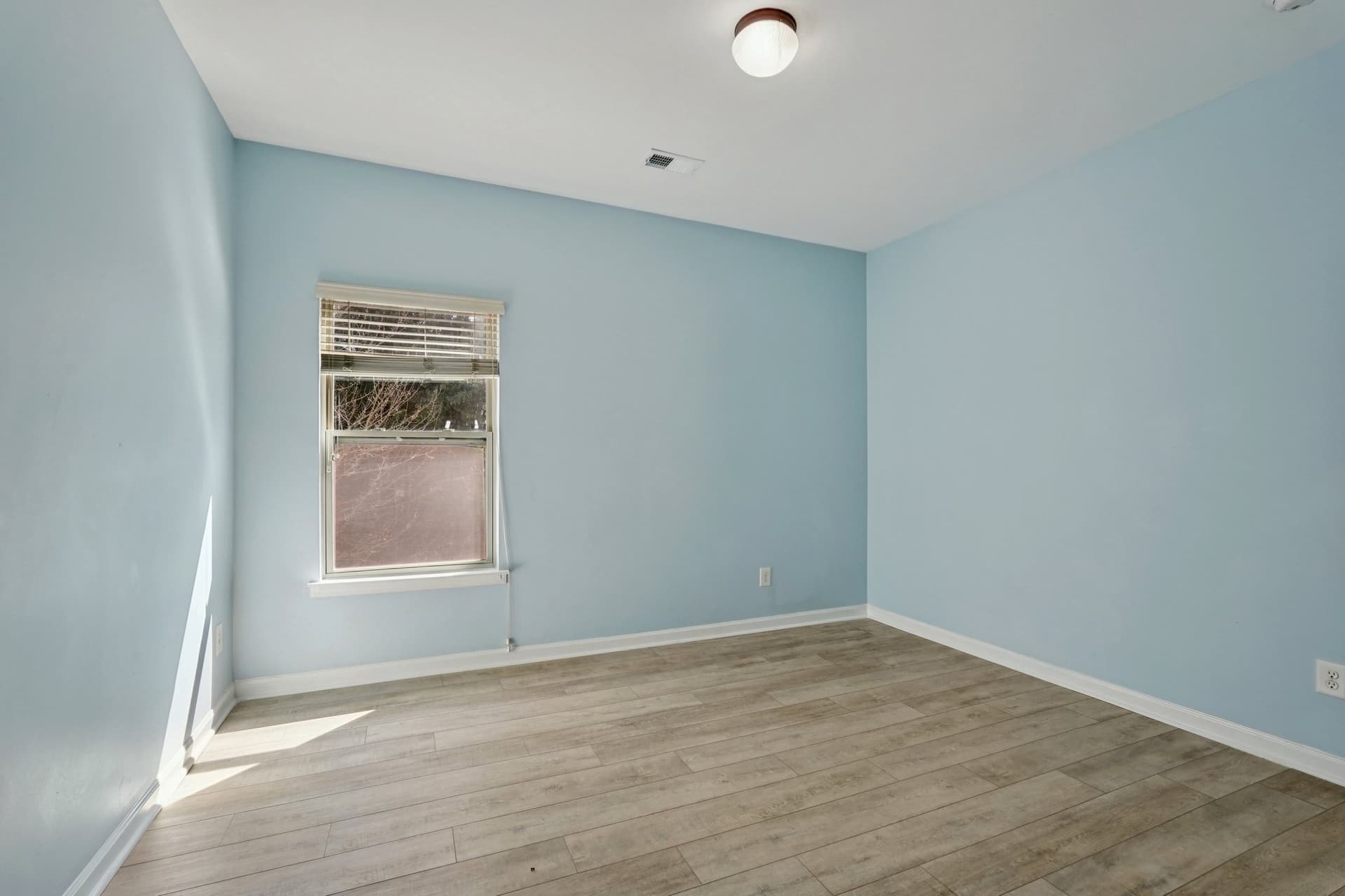 58-web-or-mls-Breckinridge Ln-S2503-058.jpg