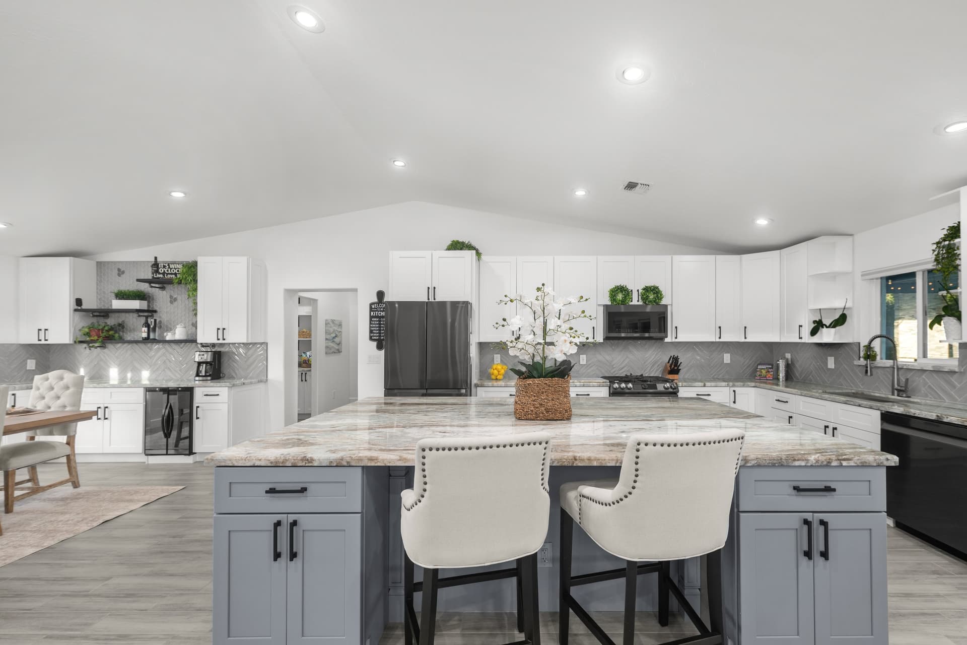 019-Kitchen.jpg