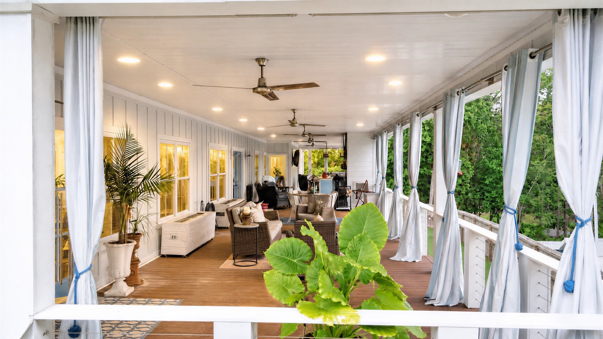 004_Covered Deck.jpg