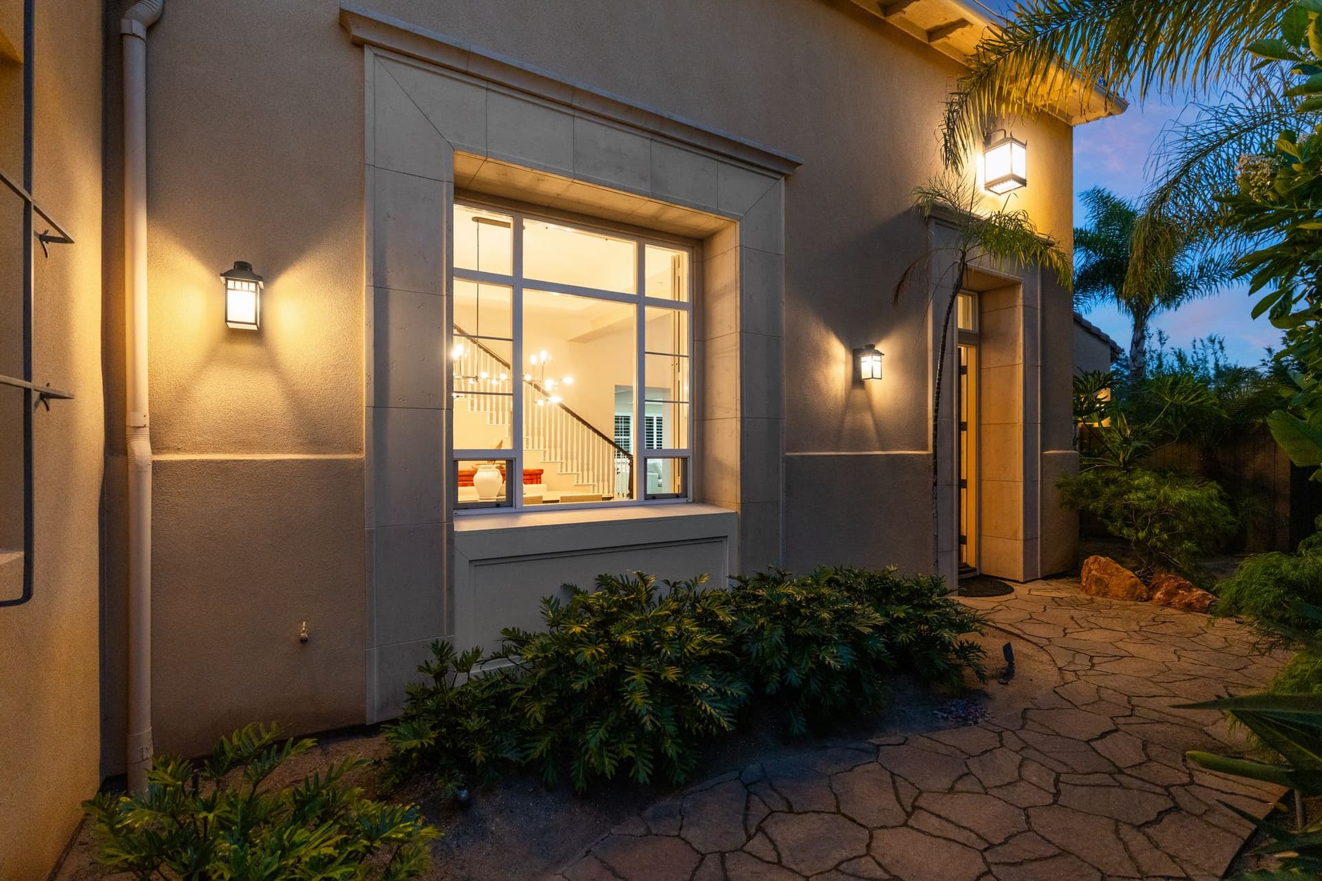 A9M_004_817 Dolphin Cir.jpg