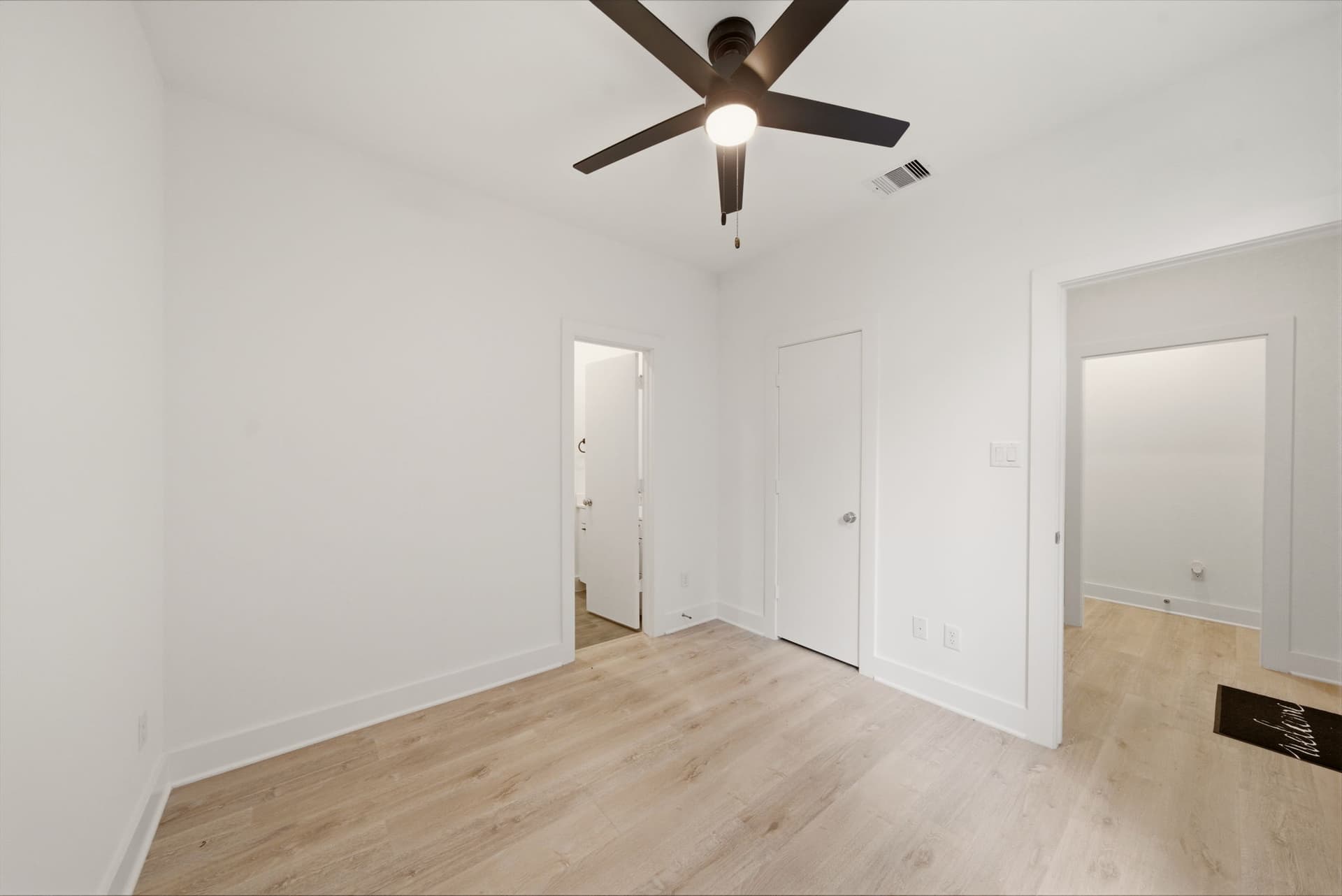 18-web-or-mls-017_1512 Barbee St HDR-23.jpg