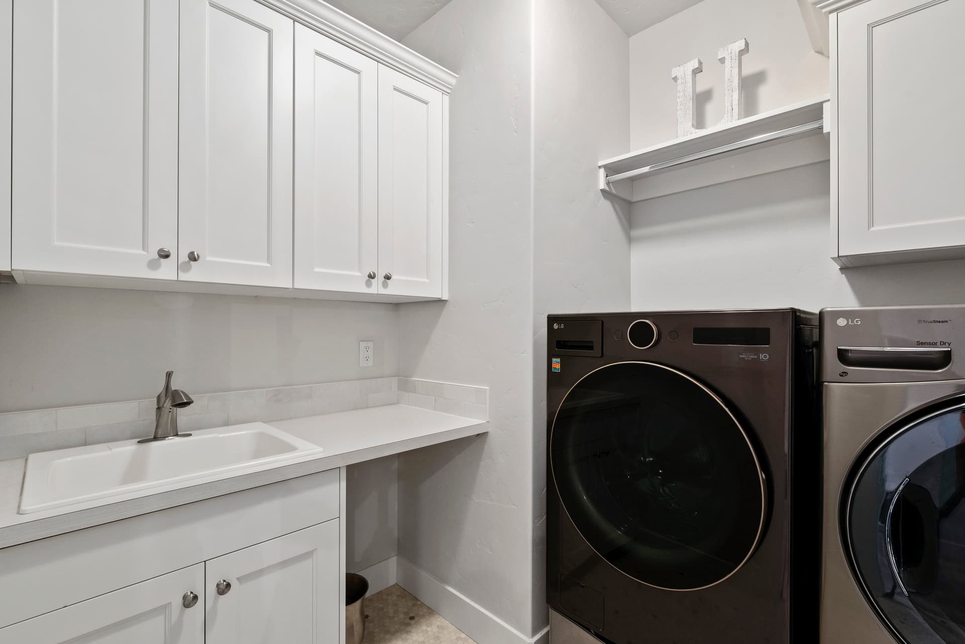 18-3385 N. Roseland Way_017.jpg