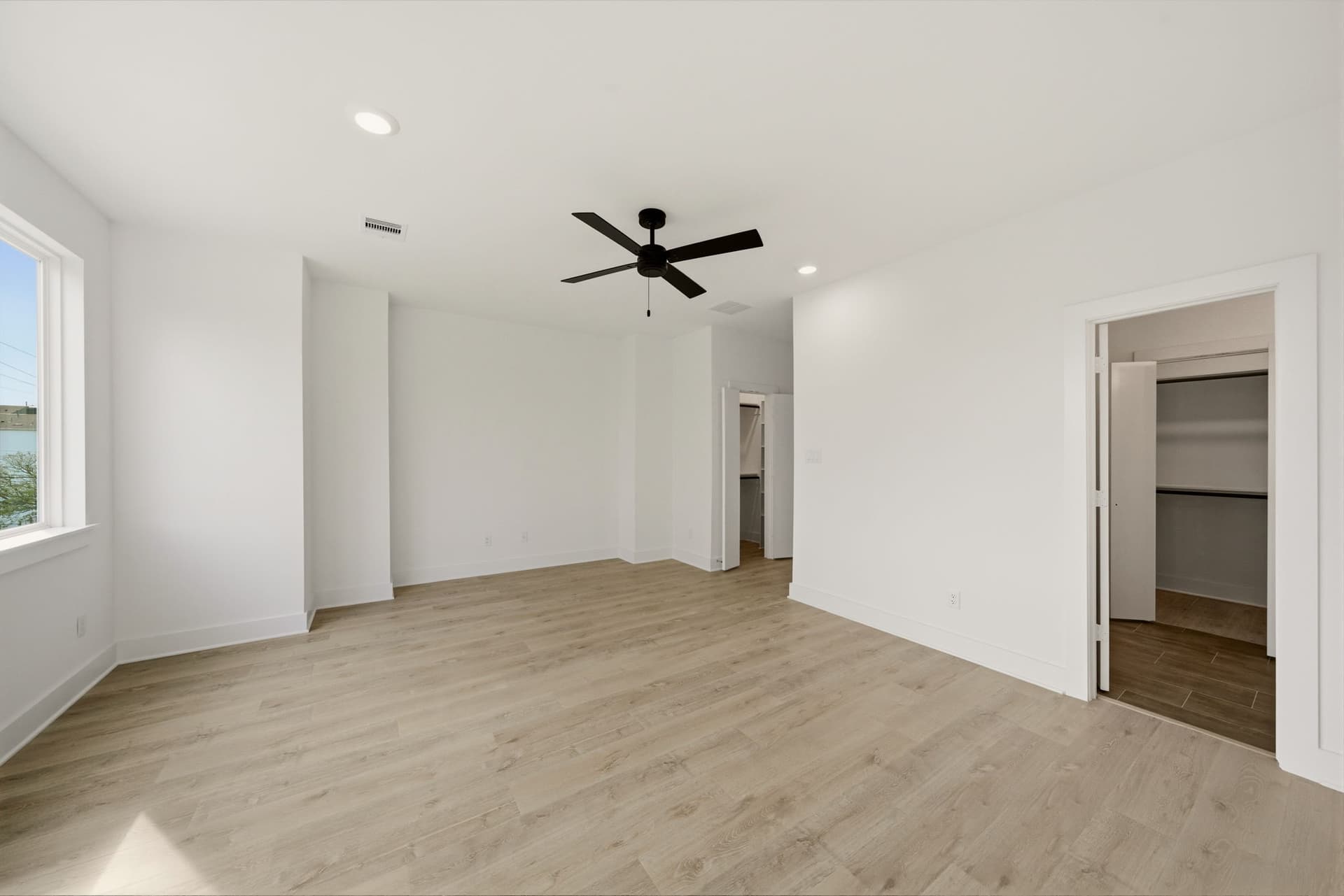 22-web-or-mls-021_1512 Barbee St HDR-161.jpg
