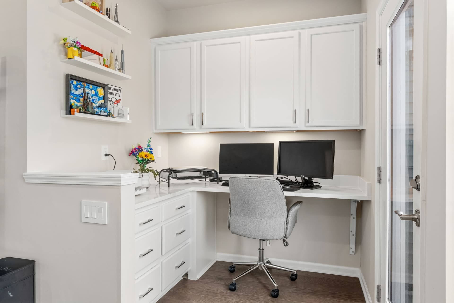 212 S Sydney 2nd Floor Nook 1.jpg