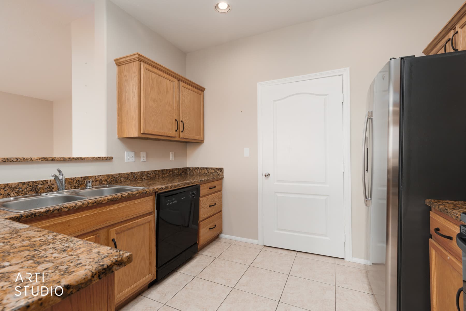 Kitchen 2.jpg