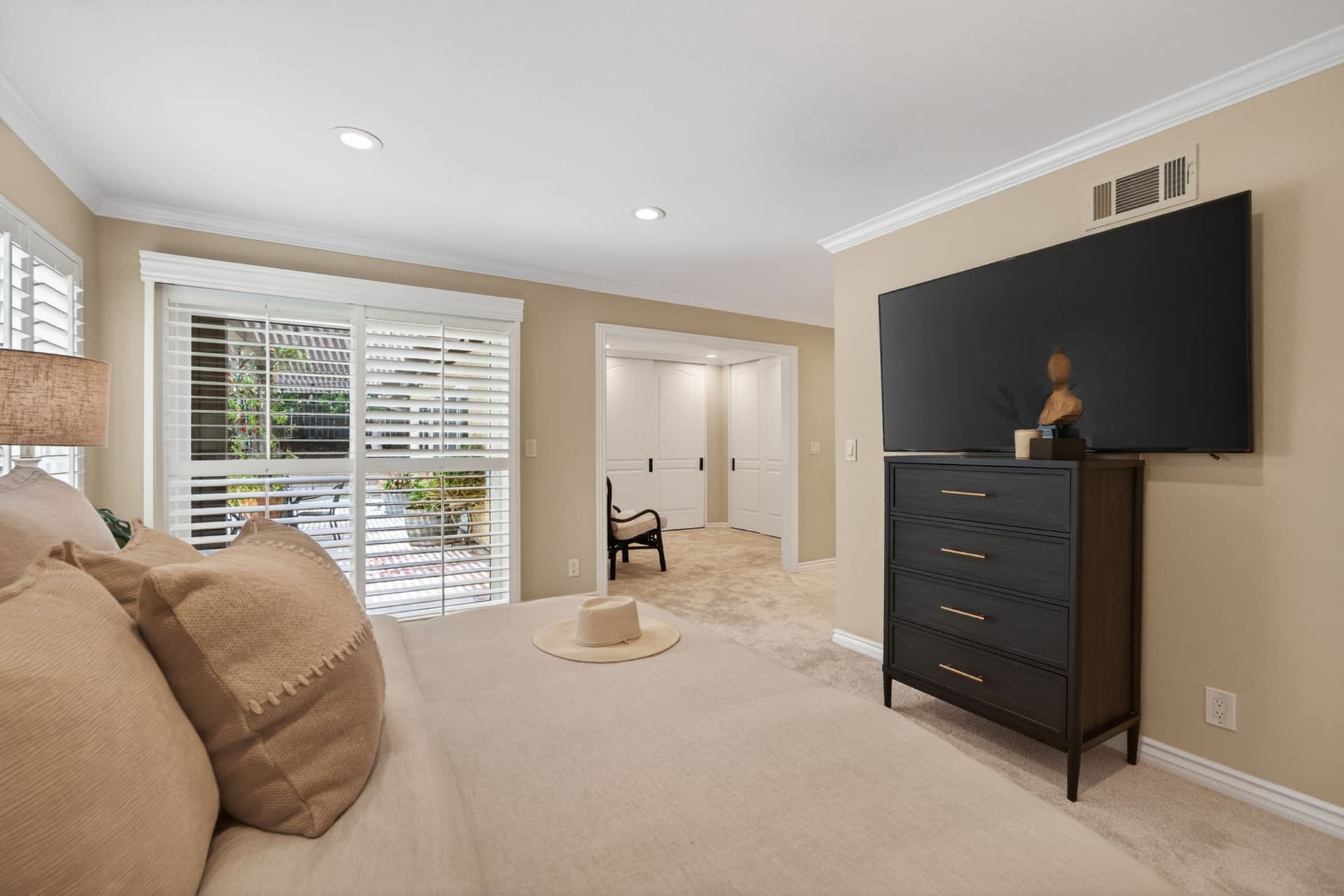 35-web-or-mls-Upmarket_Media-2247West103.jpg