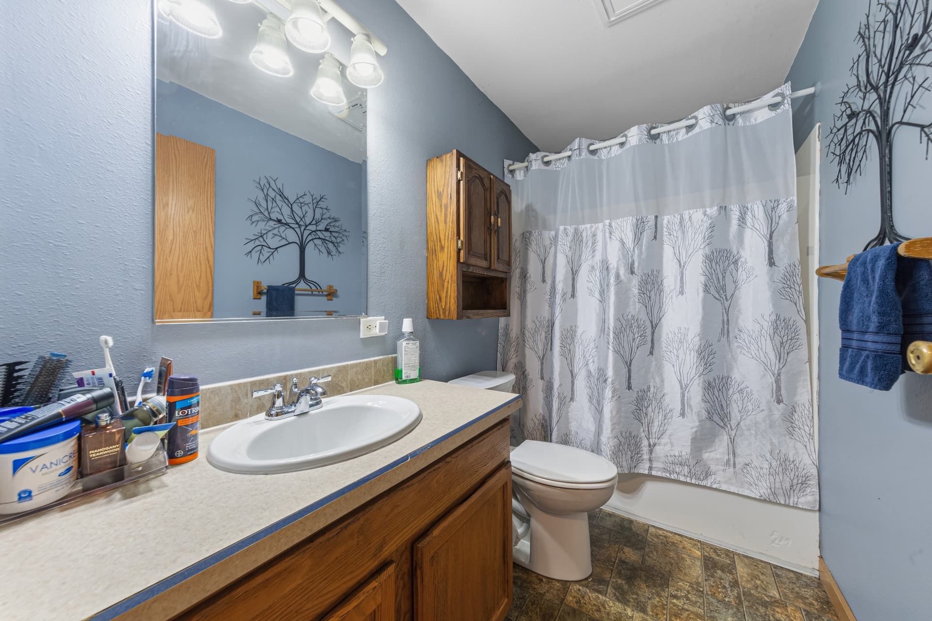 28 Bathroom.jpg