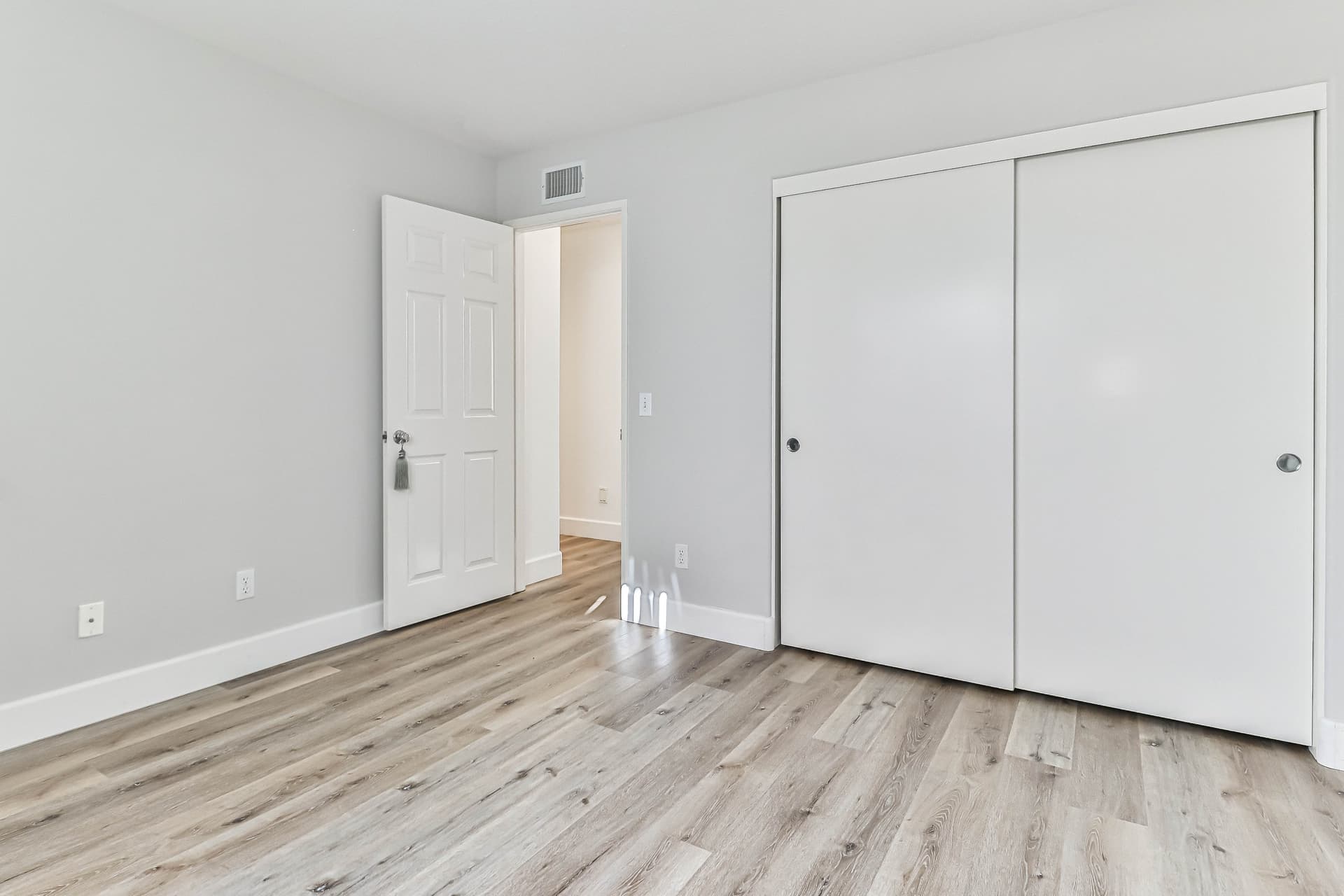 dBedroom1-2.jpg