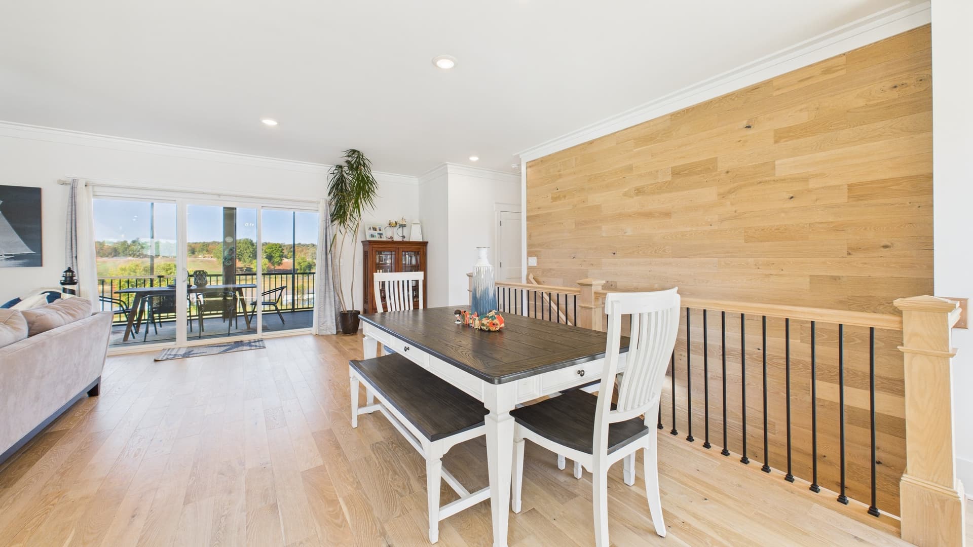 017_Dining Area.jpg