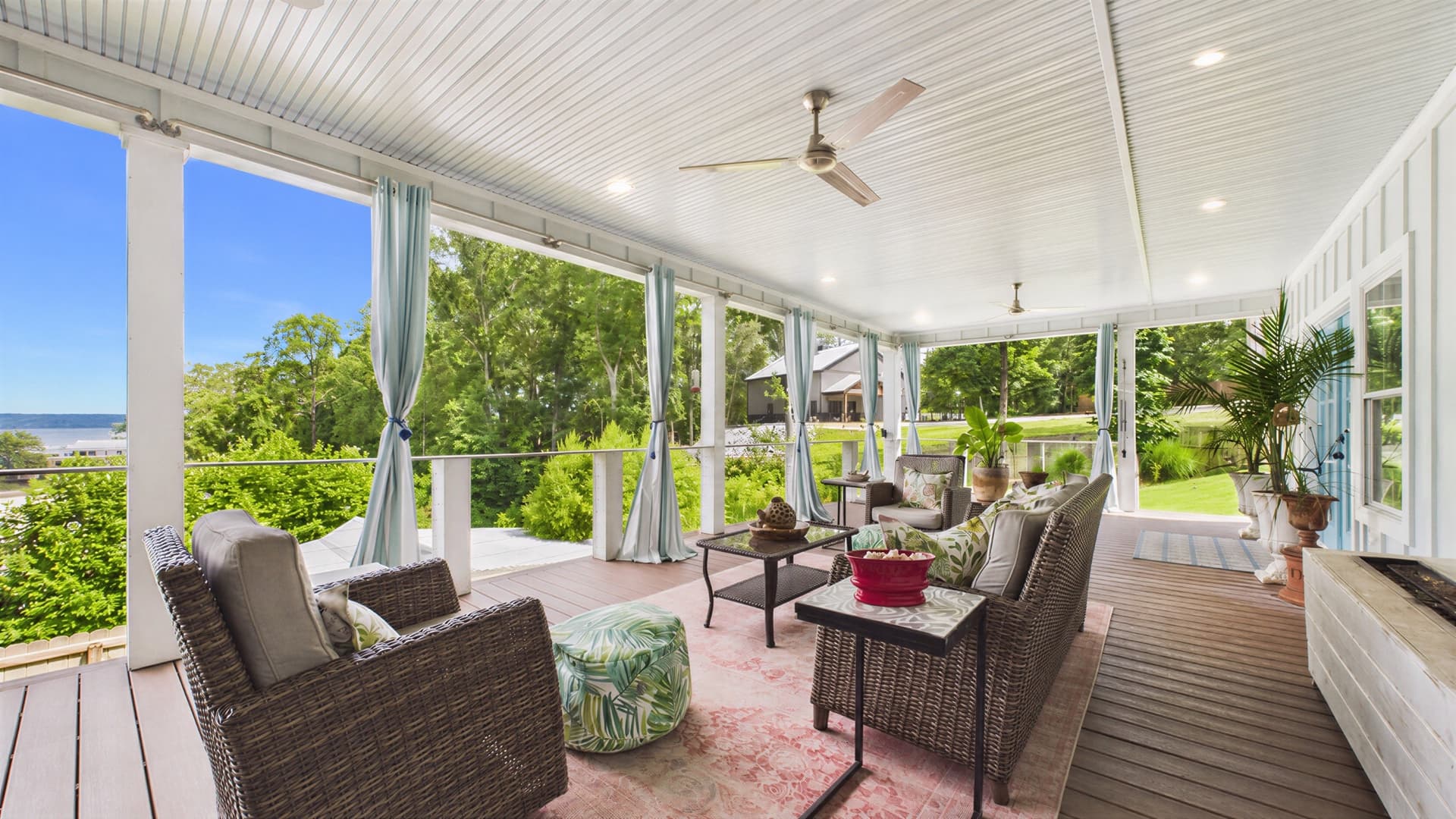 015_Covered Deck.jpg