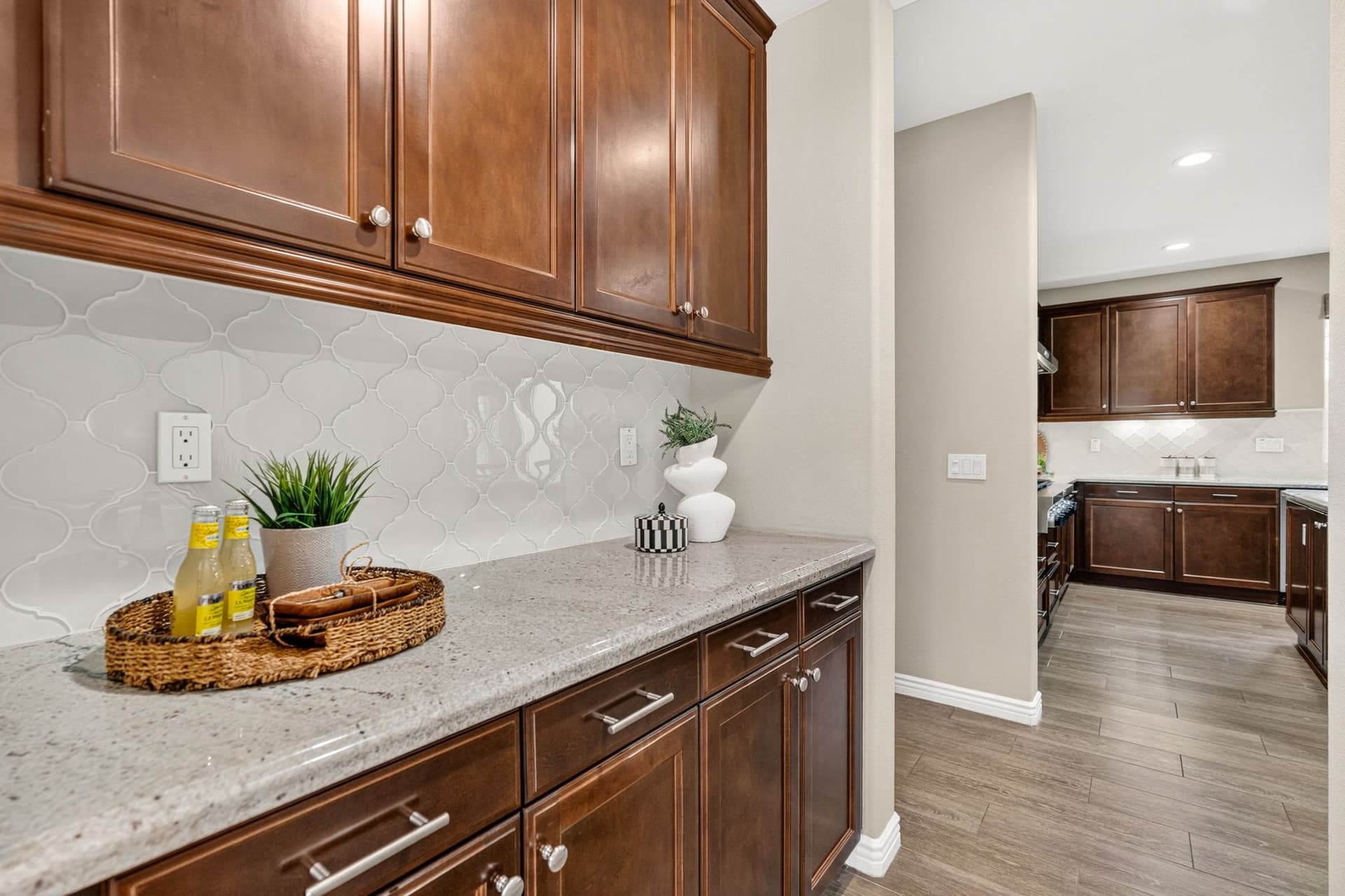 A9M_047_817 Dolphin Cir.jpg