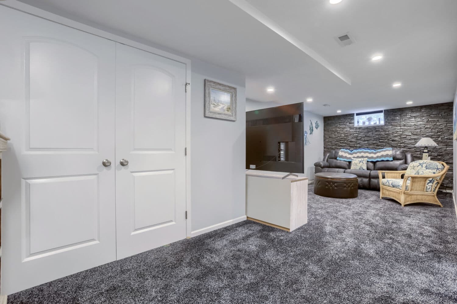 12255 Magnolia St - Web Quality - 017 - 14 Family Room.jpg