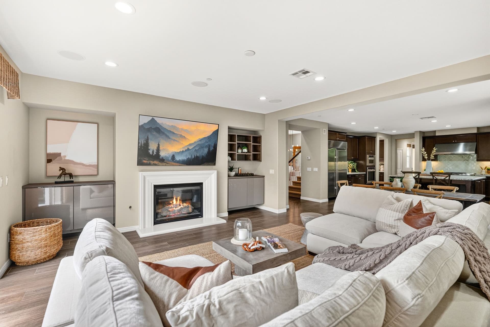 A9M_054_817 Dolphin Cir.jpg