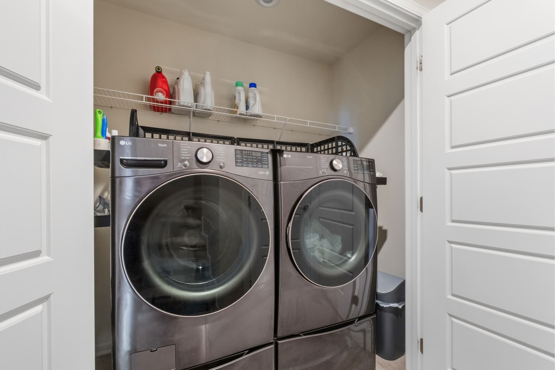 212 S Sydney 3rd Floor Laundry.jpg