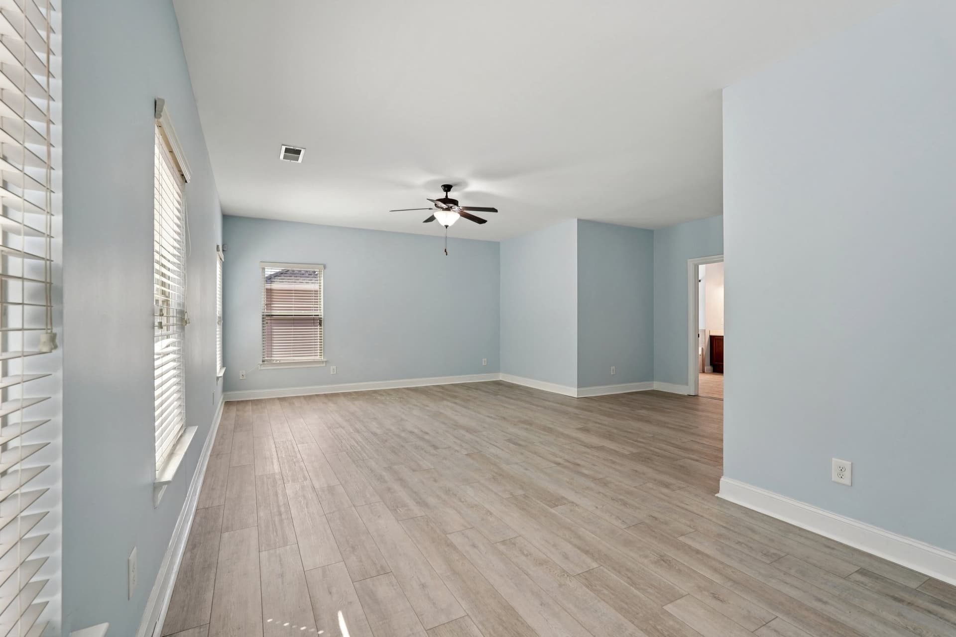 38-web-or-mls-Breckinridge Ln-S2503-038.jpg