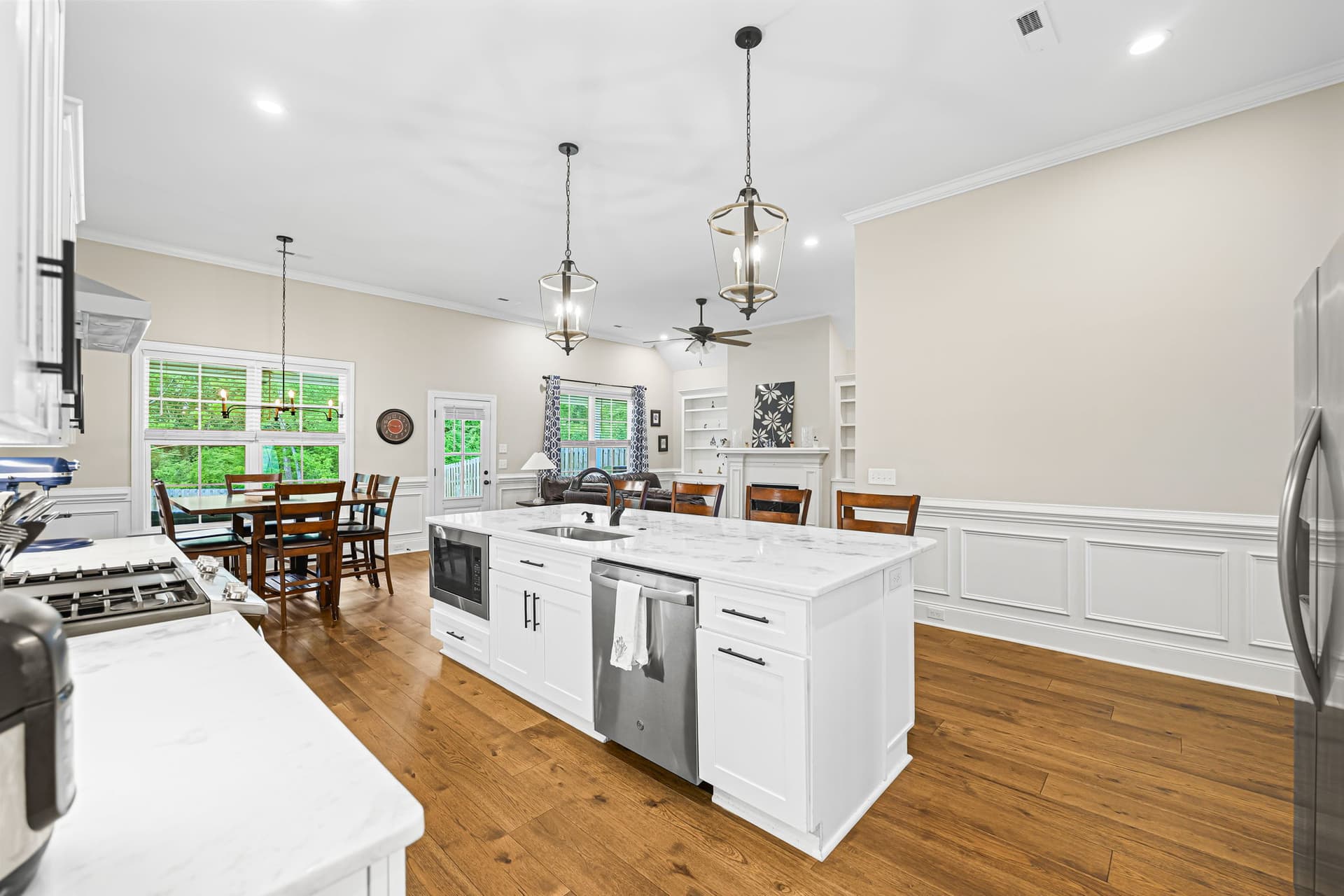 6-web-or-mls-1014 Cedar Crest Ln (2 of 46).jpg