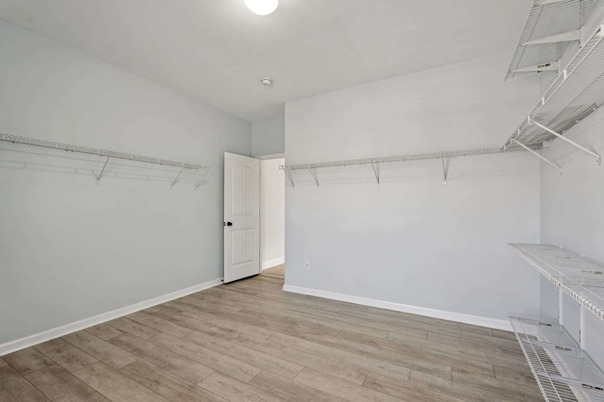 45-web-or-mls-Breckinridge Ln-S2503-045.jpg