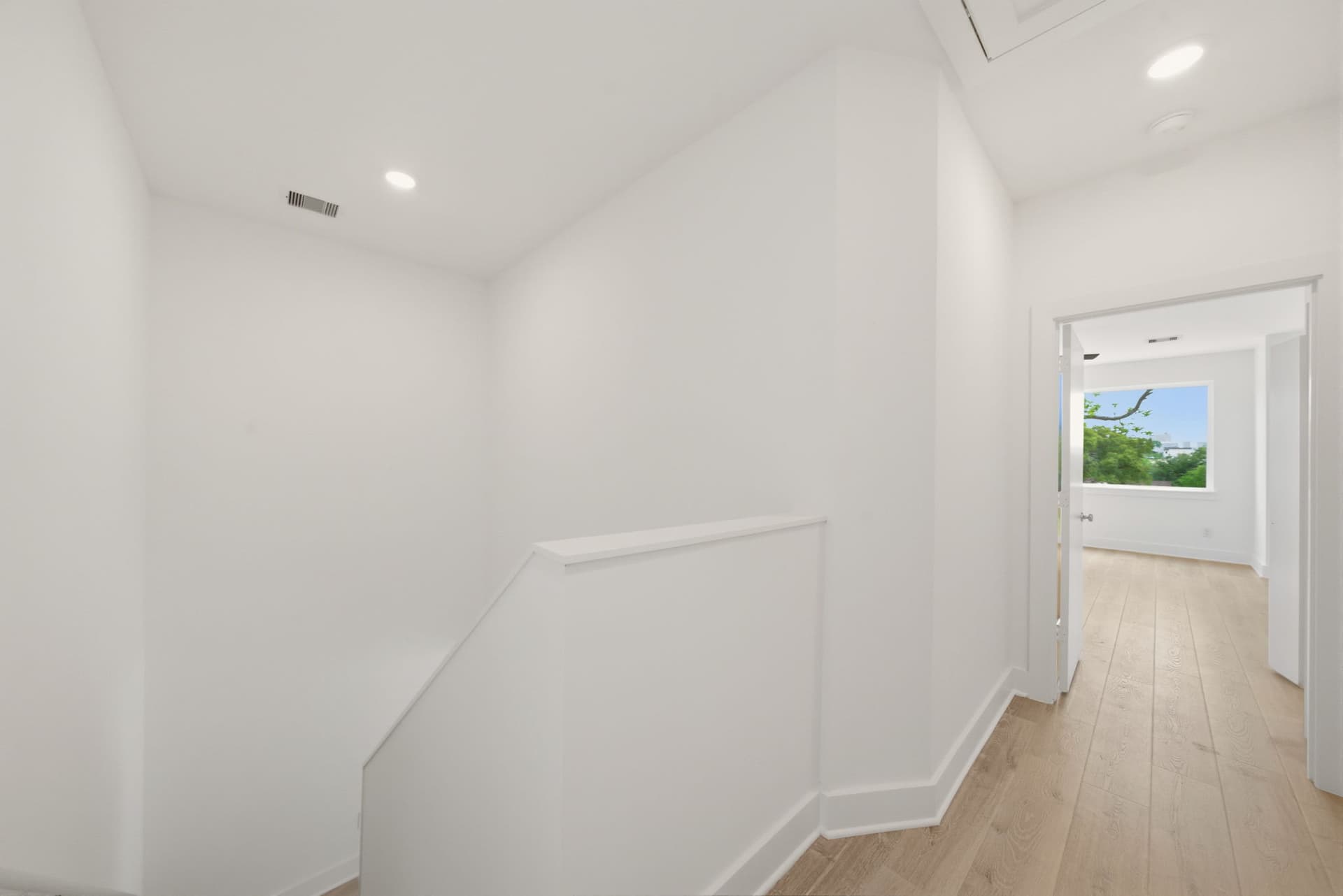 17-web-or-mls-016_1512 Barbee St HDR-167.jpg