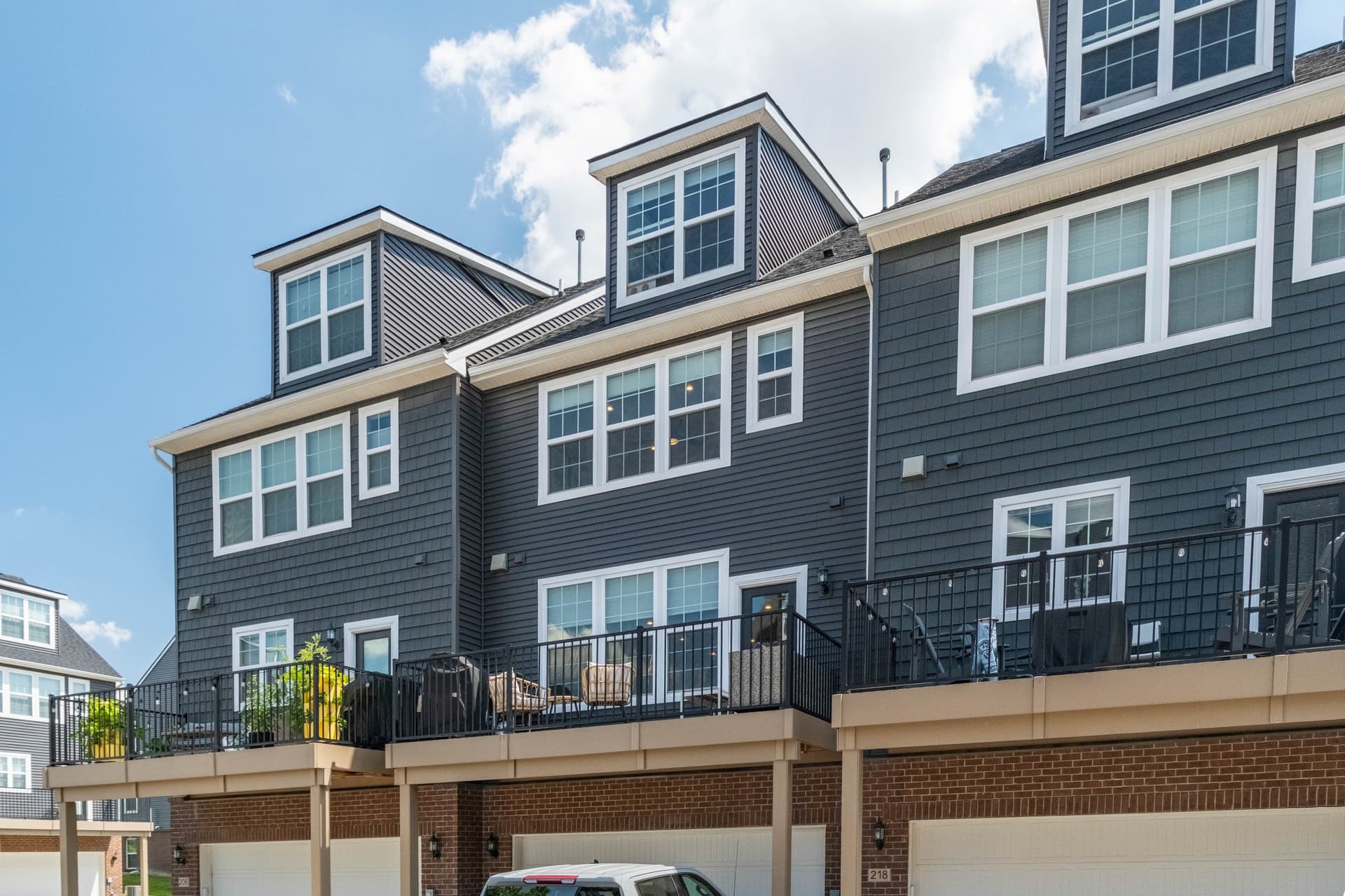212 S Sydney Exterior 7.jpg