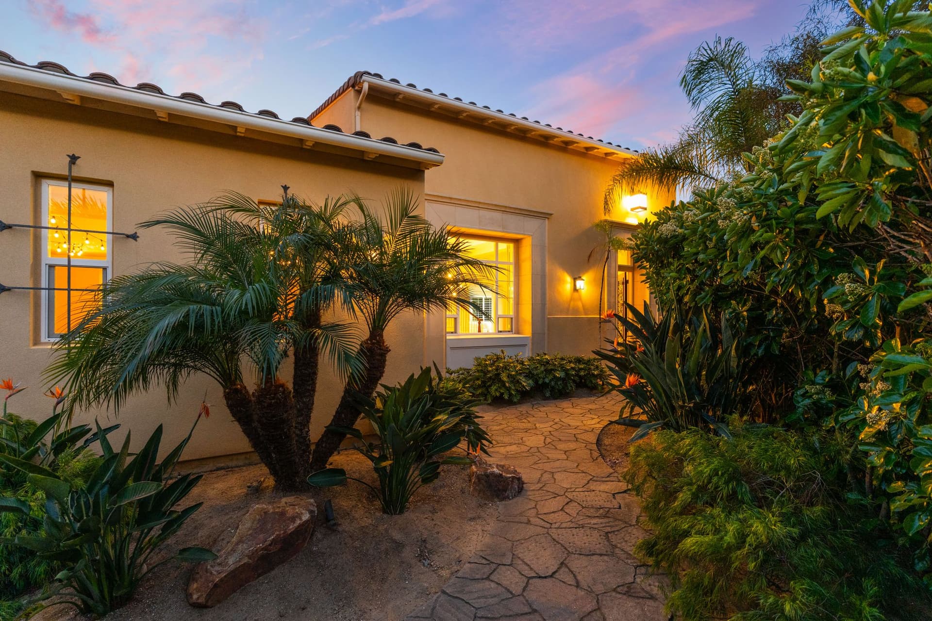 A9M_003_817 Dolphin Cir.jpg