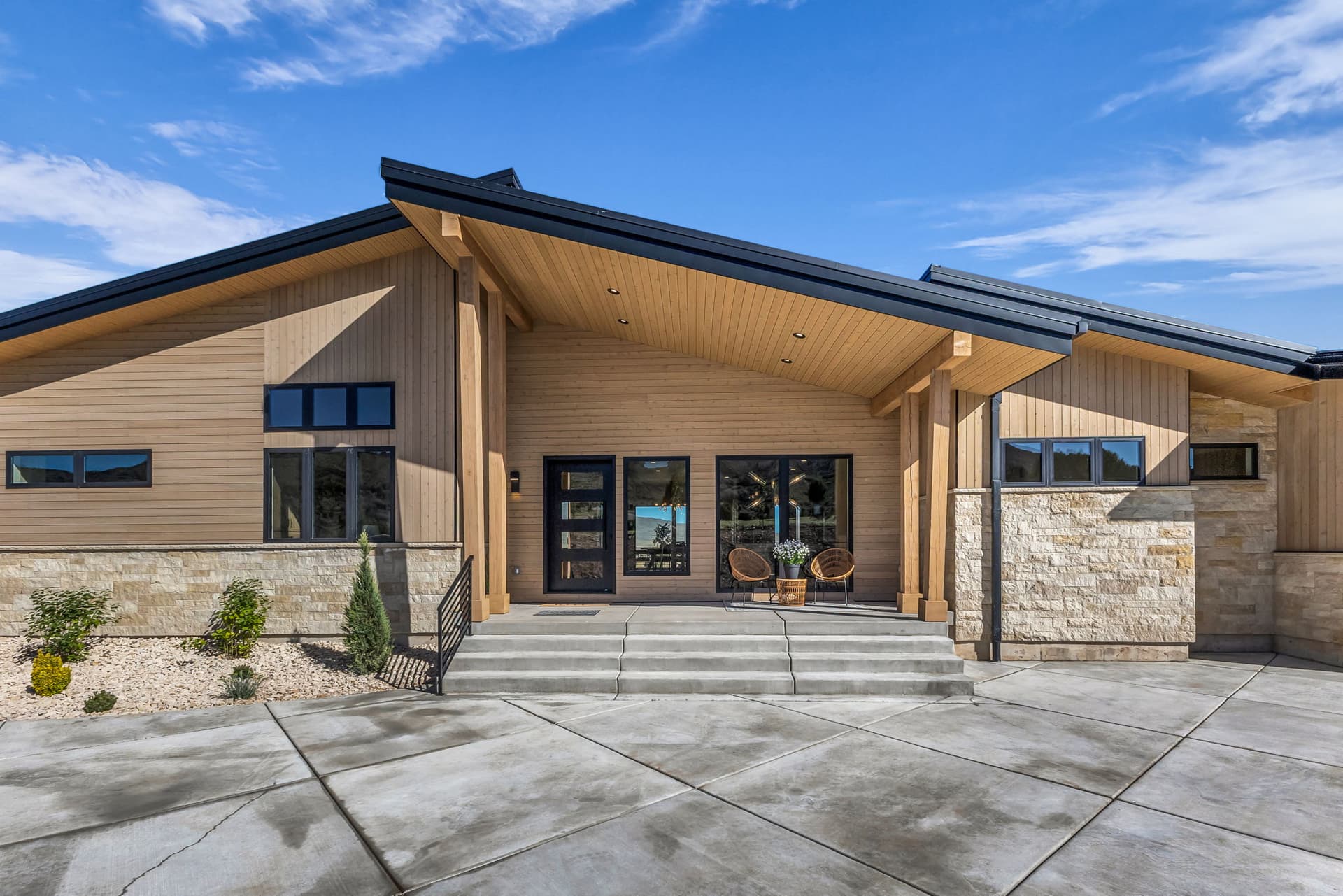 1-web-or-mls-1092-trailridge-dr.jpg