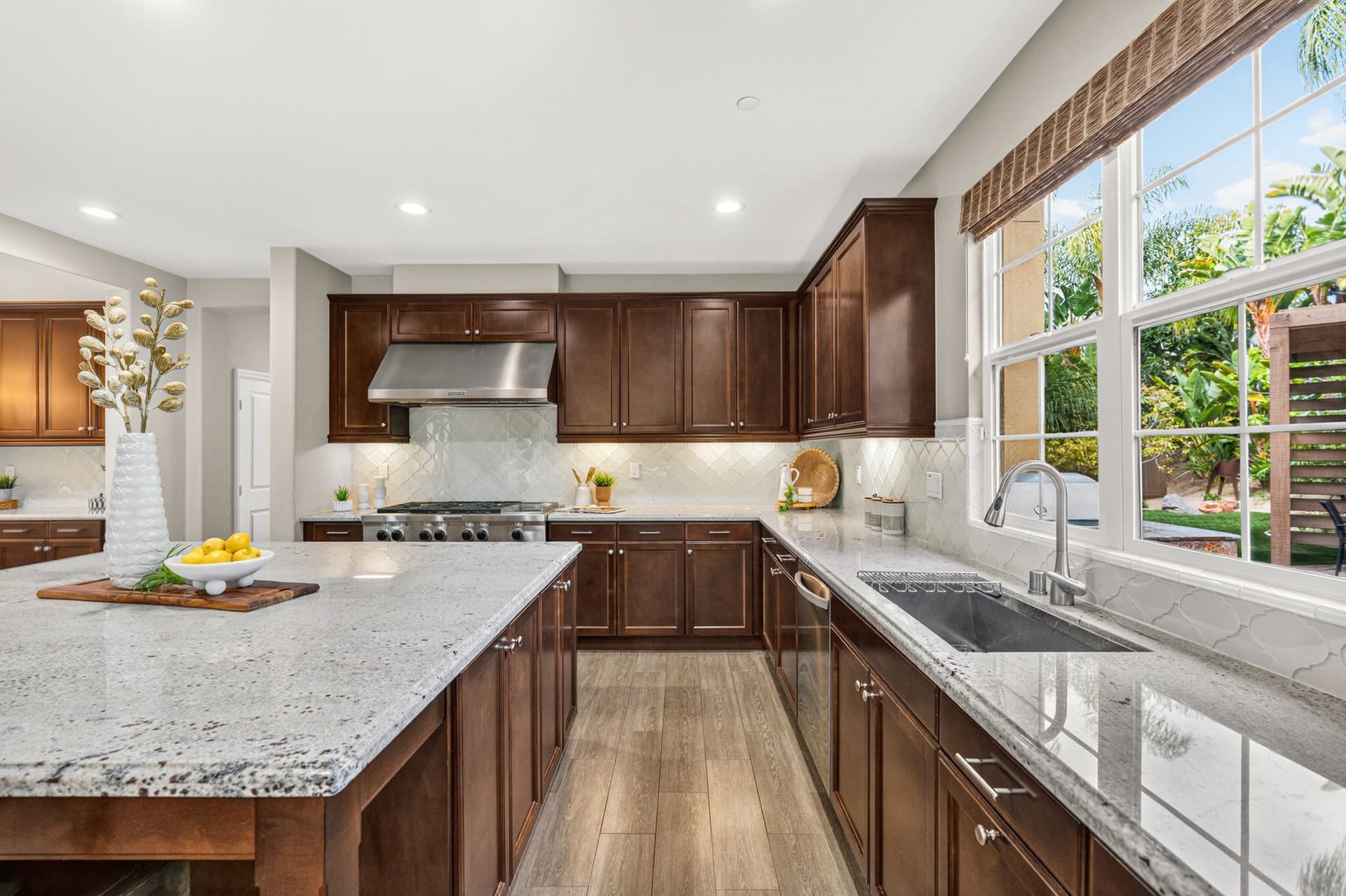 A9M_046_817 Dolphin Cir.jpg