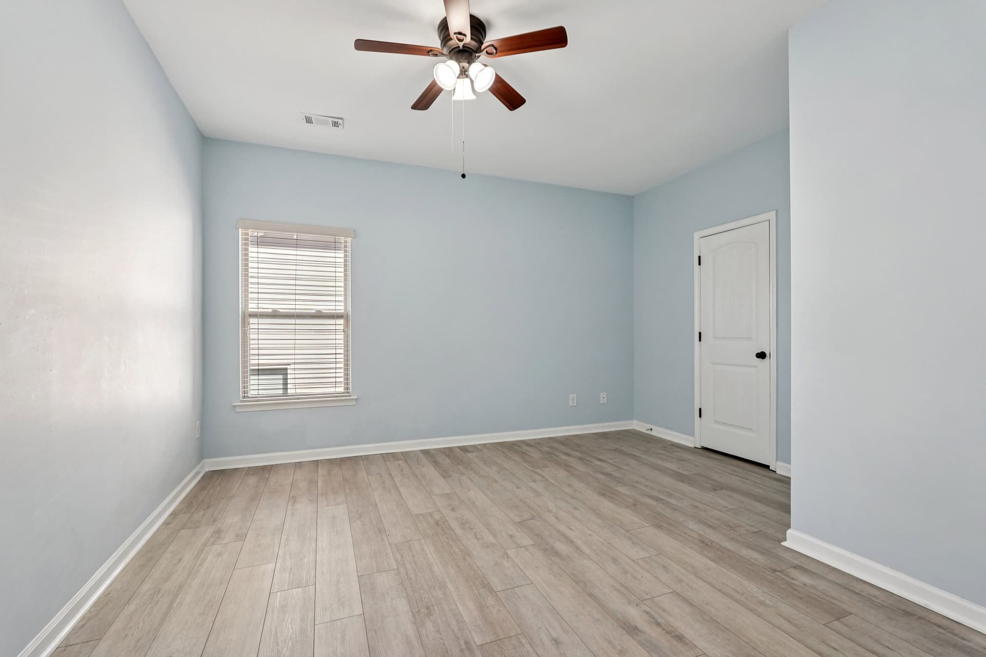 53-web-or-mls-Breckinridge Ln-S2503-053.jpg