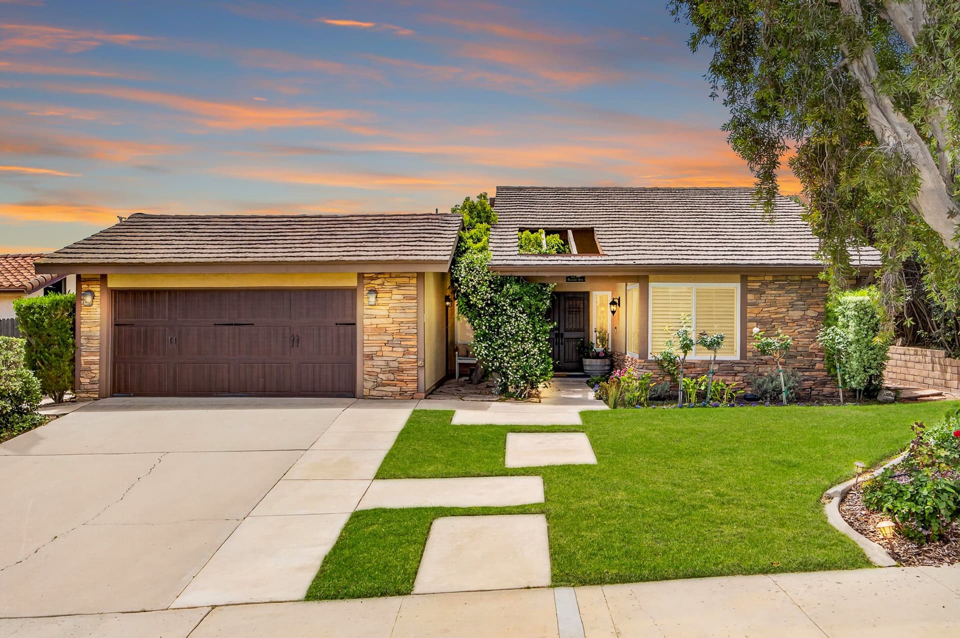 1-web-or-mls-Upmarket_Media-2247West001.jpg