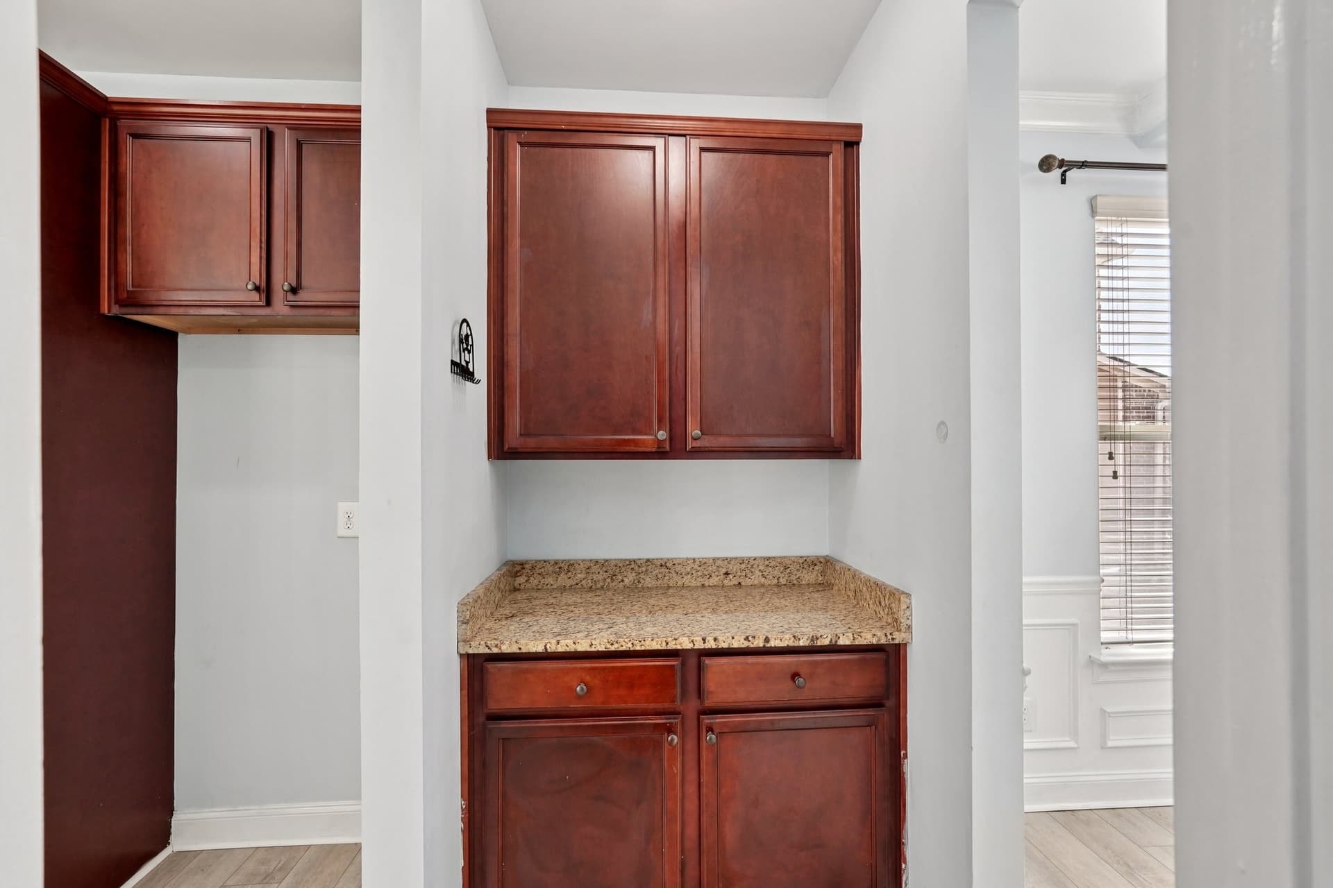 11-web-or-mls-Breckinridge Ln-S2503-011.jpg