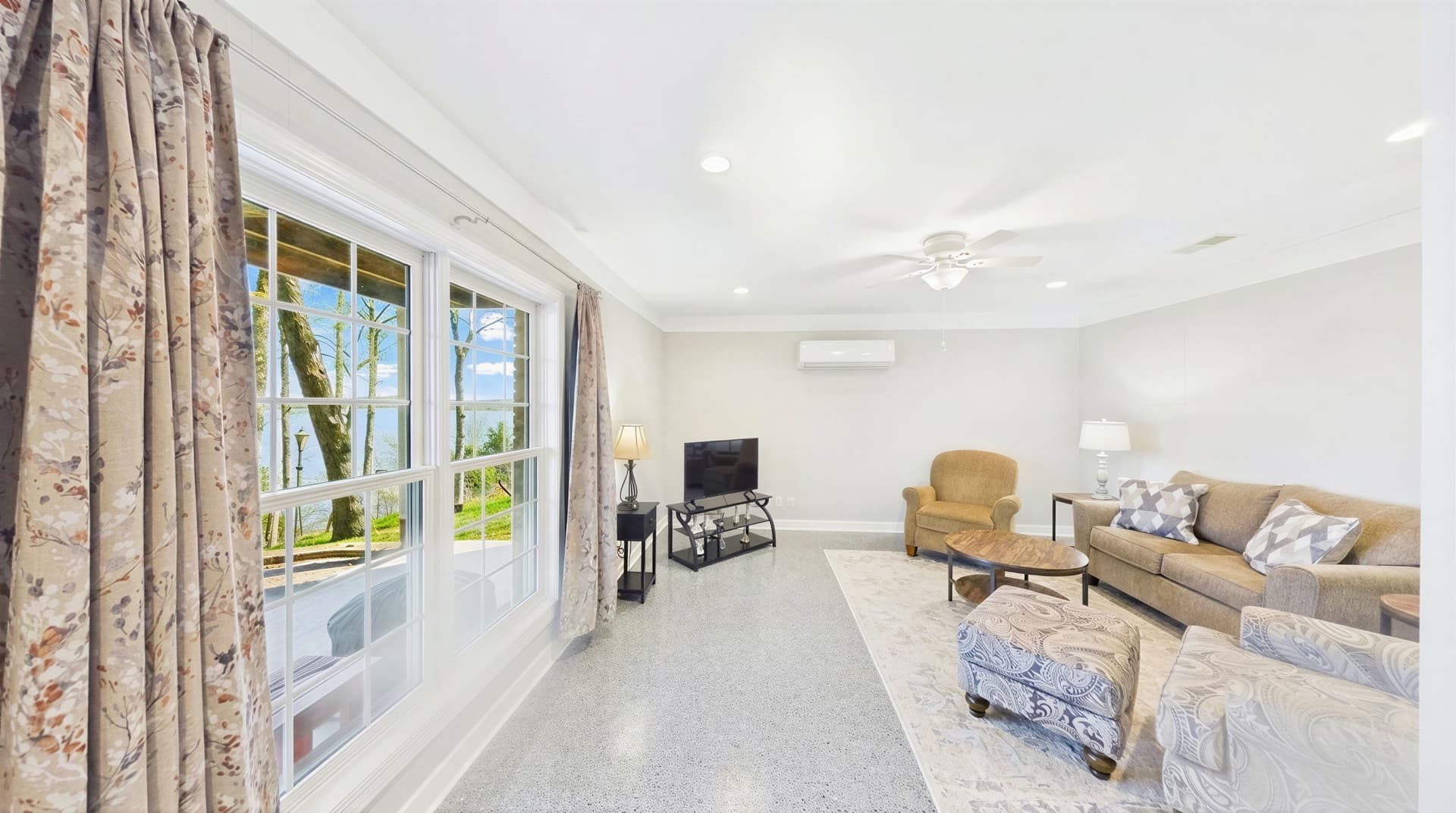 030_Sitting Area Lower Level.jpg