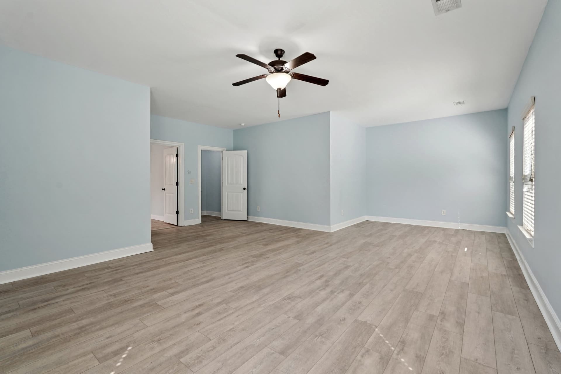 37-web-or-mls-Breckinridge Ln-S2503-037.jpg