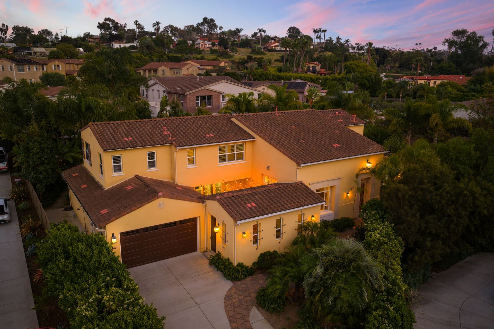 A9M_022_817 Dolphin Cir.jpg