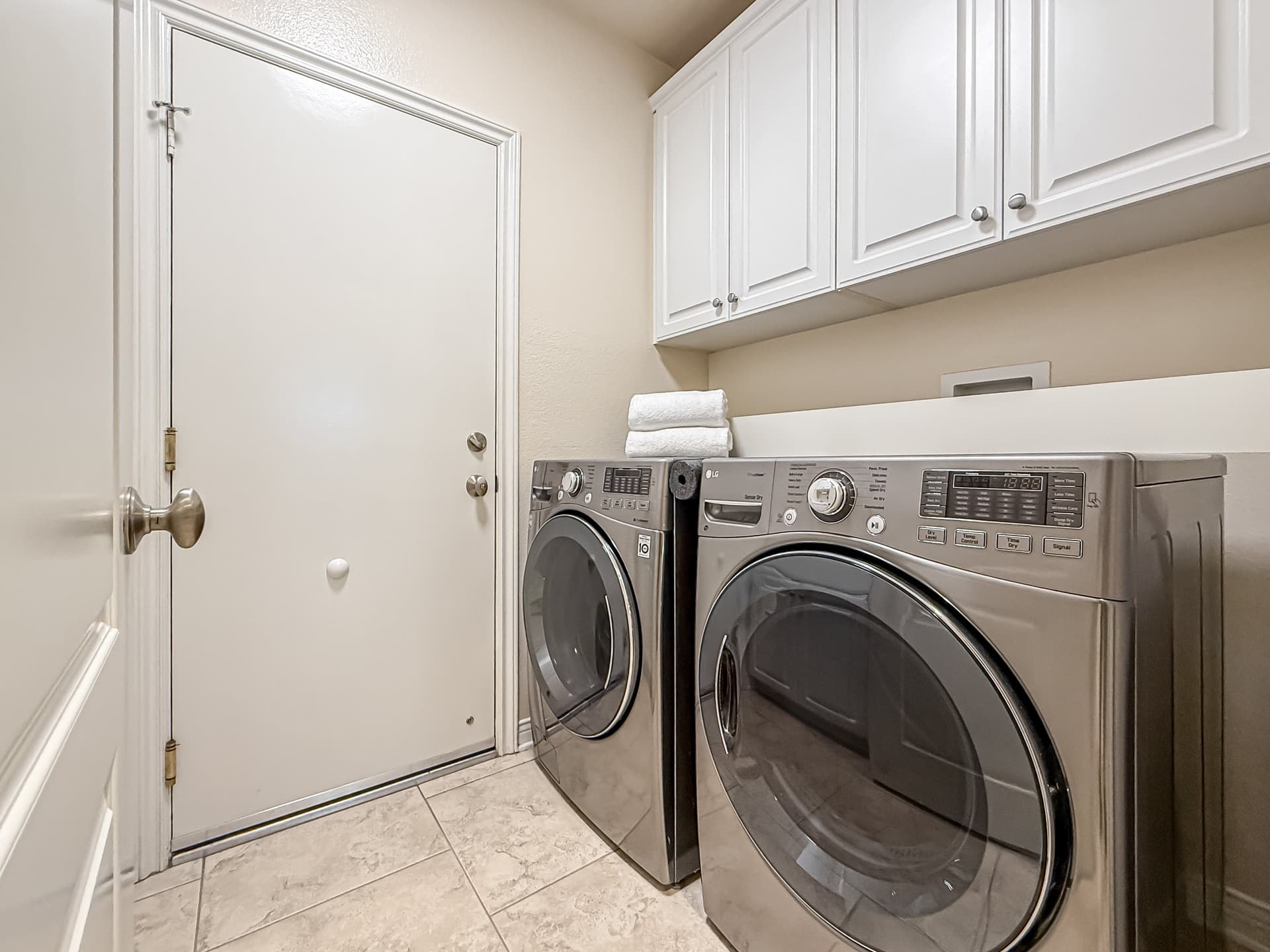 ePowder Storage and Laundry5.jpg