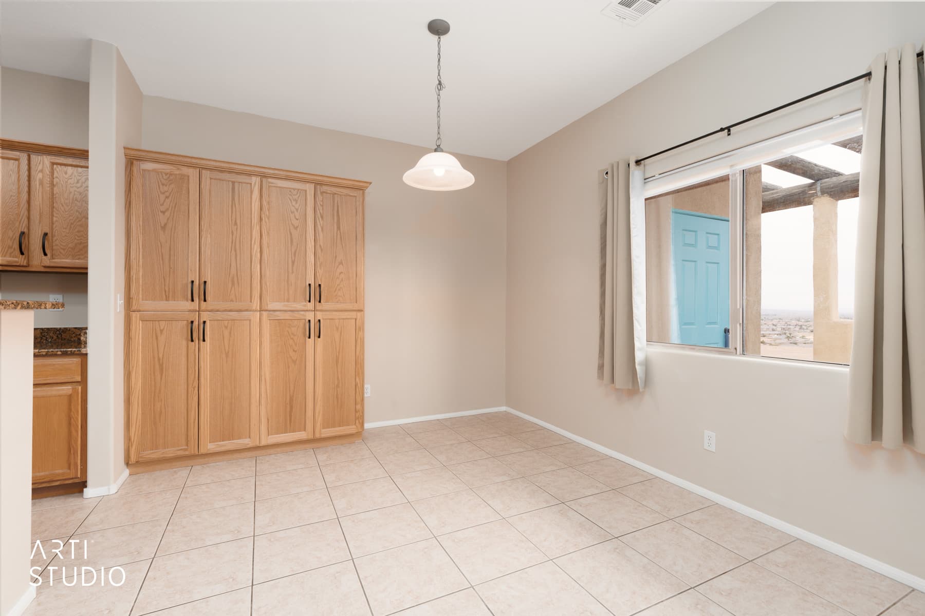 Dining Area.jpg